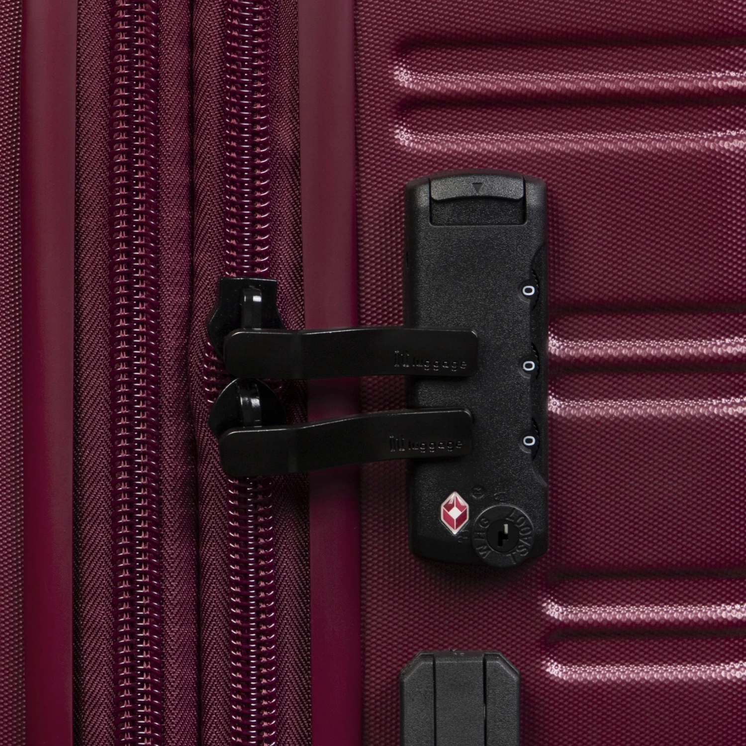 IT Luggage Fusional - Underseat (Dark Red) - Image 4