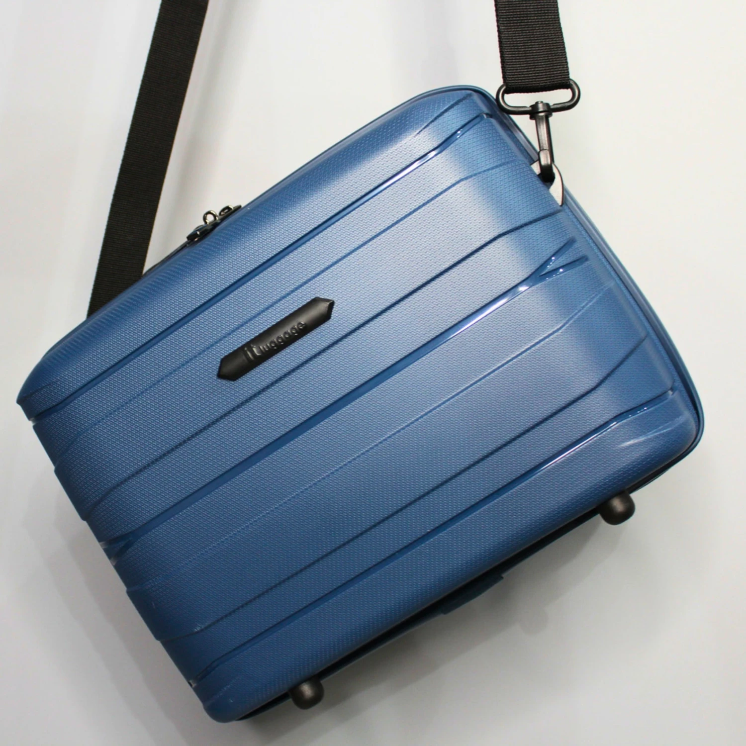 IT Luggage Momentous - Vanity Case (Tibetan Lan) - Image 4